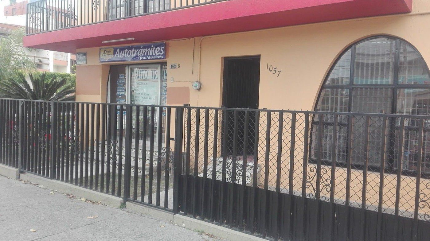 Fachada del salón sobre Av. Providencia